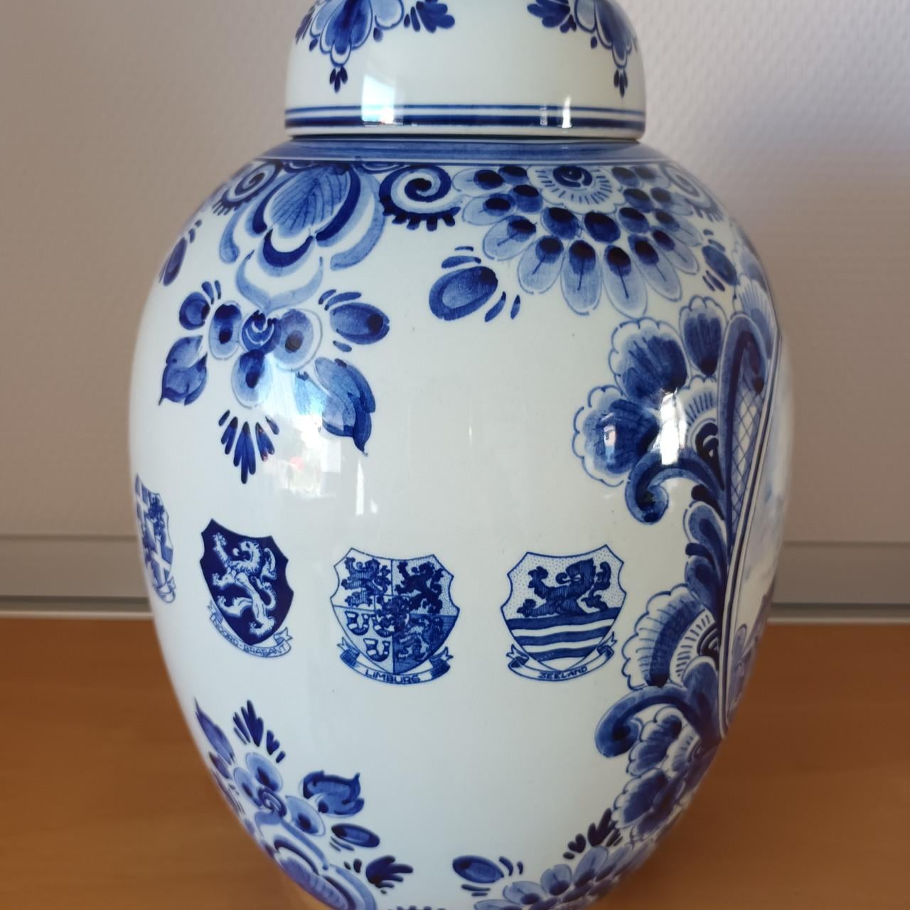 Delfts blauwe dekselvaas/gemberpot 't Hooge Huys handgeschilderd 1966