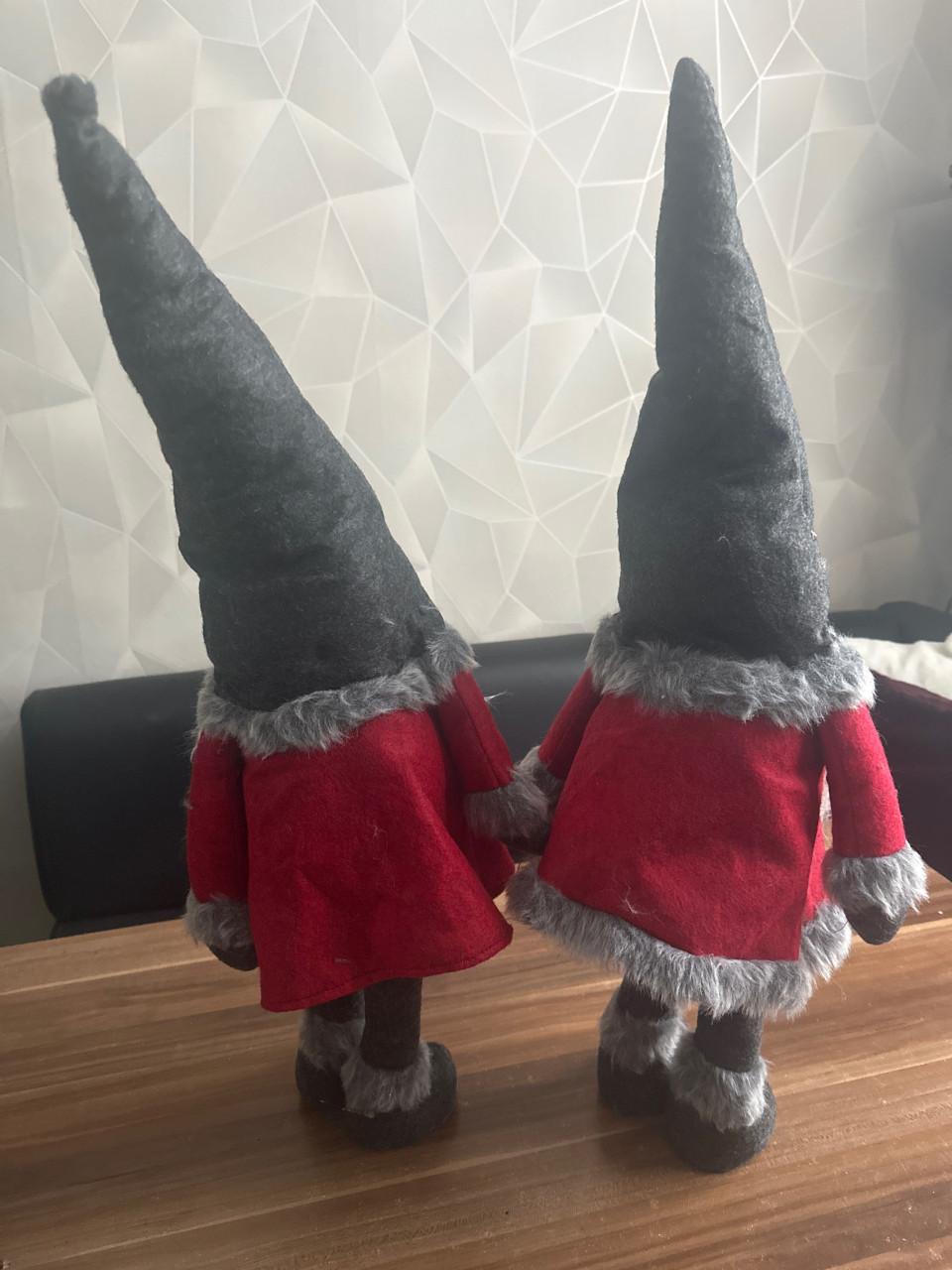2 wibbelende gnooms 70 cm groot