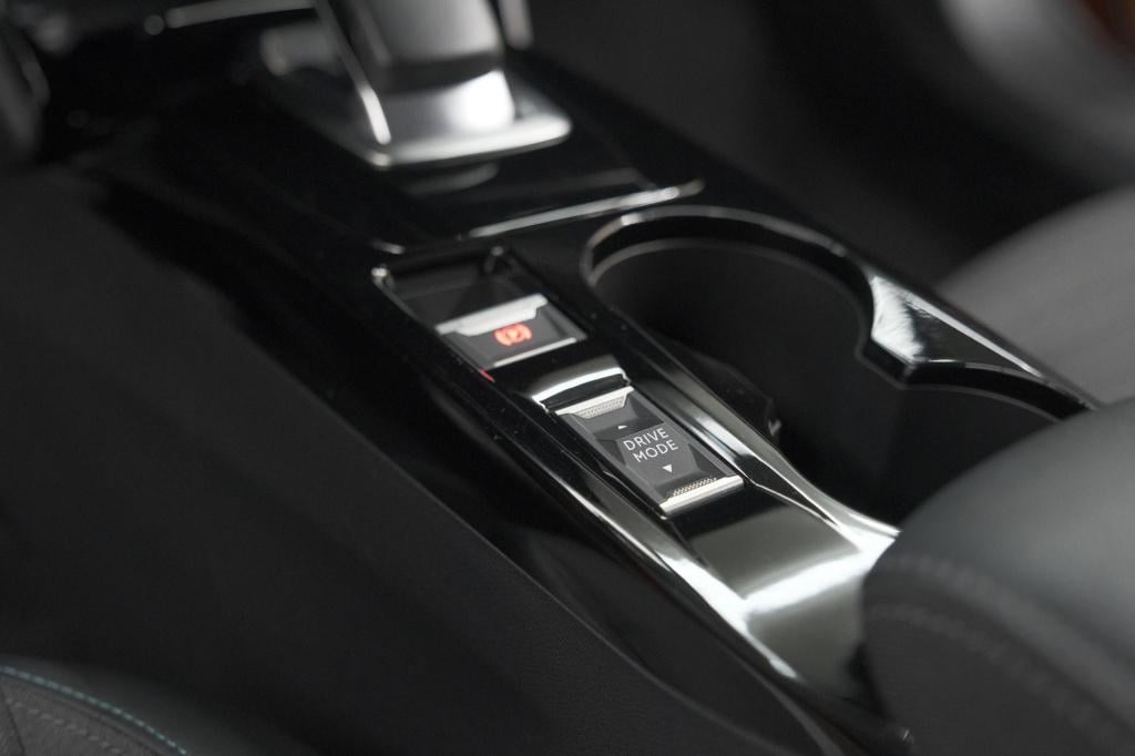 Peugeot E-2008 ev allure pack 50 kwh | 3 fase laadfunctie | parkeersensoren