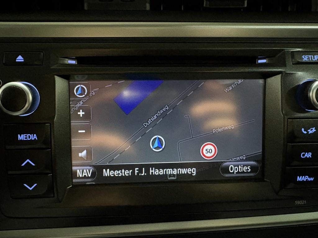 Toyota Auris 1.8 hybrid lease | panodak | navi | camera |