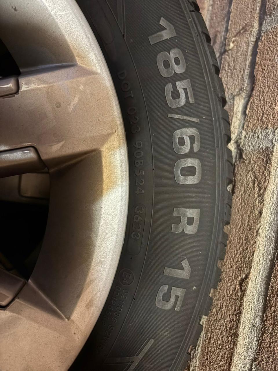 VW Polo Winterbanden Vredestein 185/60 R15 Aluminium Velgen