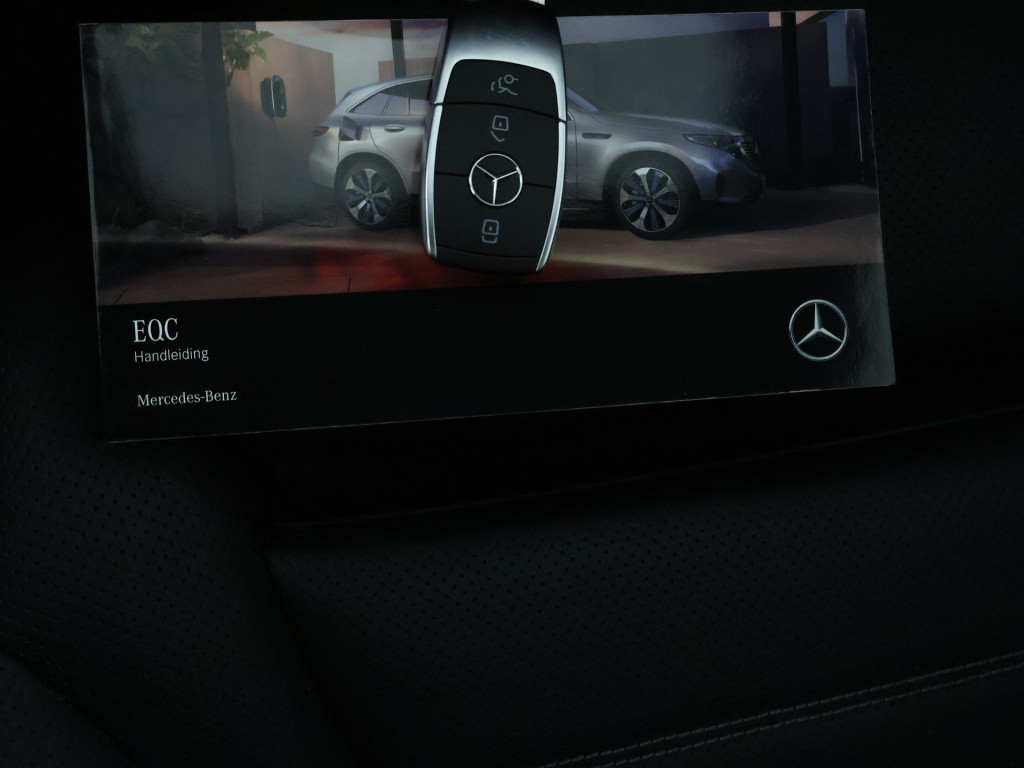 Mercedes-Benz Eqc 400 4matic amg line 80 kwh | schuifdak | trekhaak | stoel