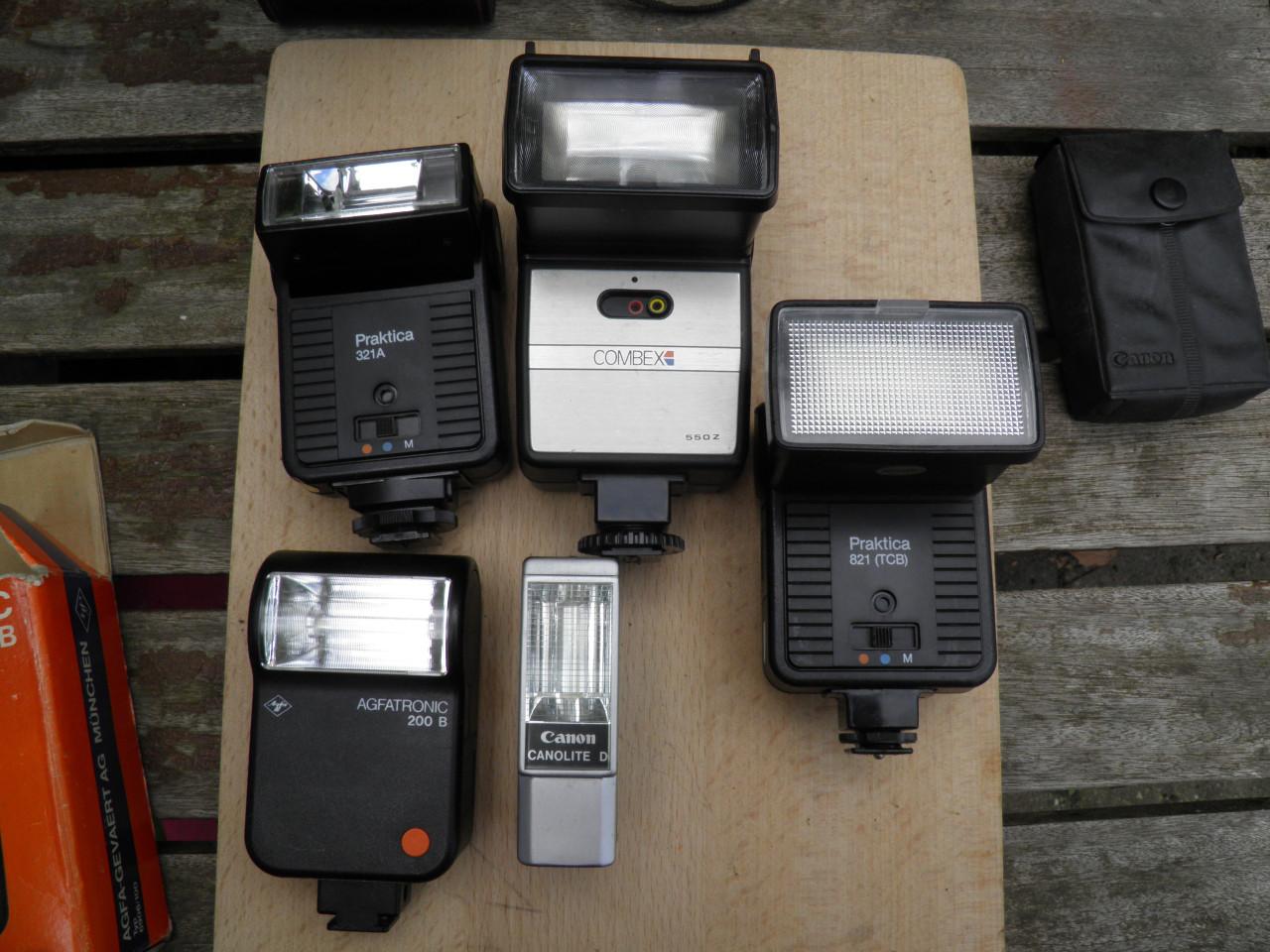 Lot analoge werkende flitsers en antieke flitsers