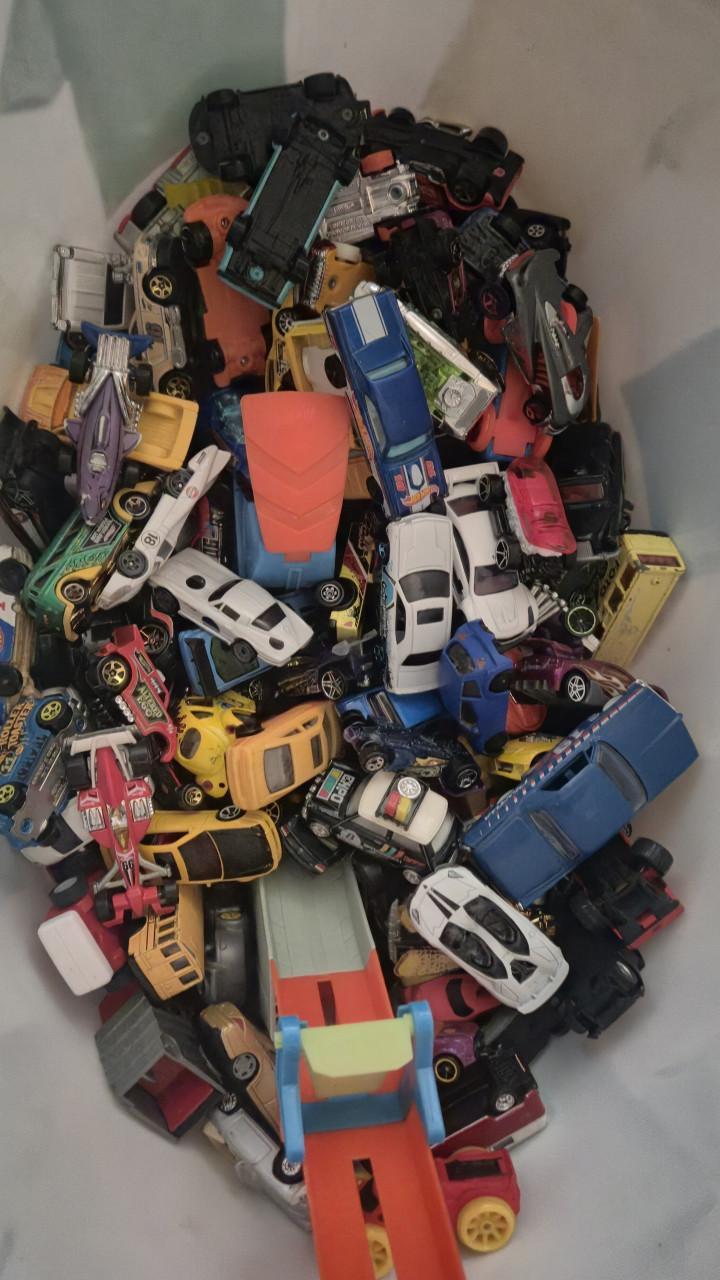 +- 60 vette hotwheels auro's