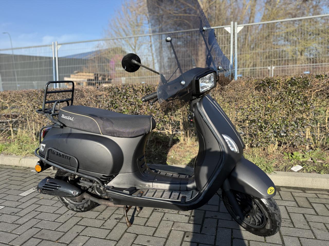 La Souris Sourini Special Edition Matt Black Geel kenteken