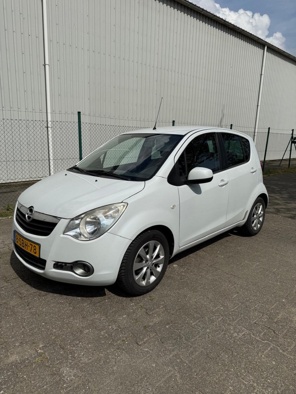Opel Agila 1.0 2013 Wit