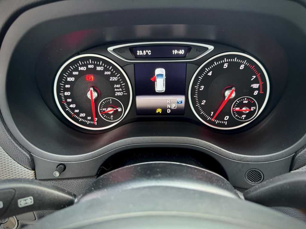 Mercedes-Benz B-Klasse 180 activity edition navi ecc cruise