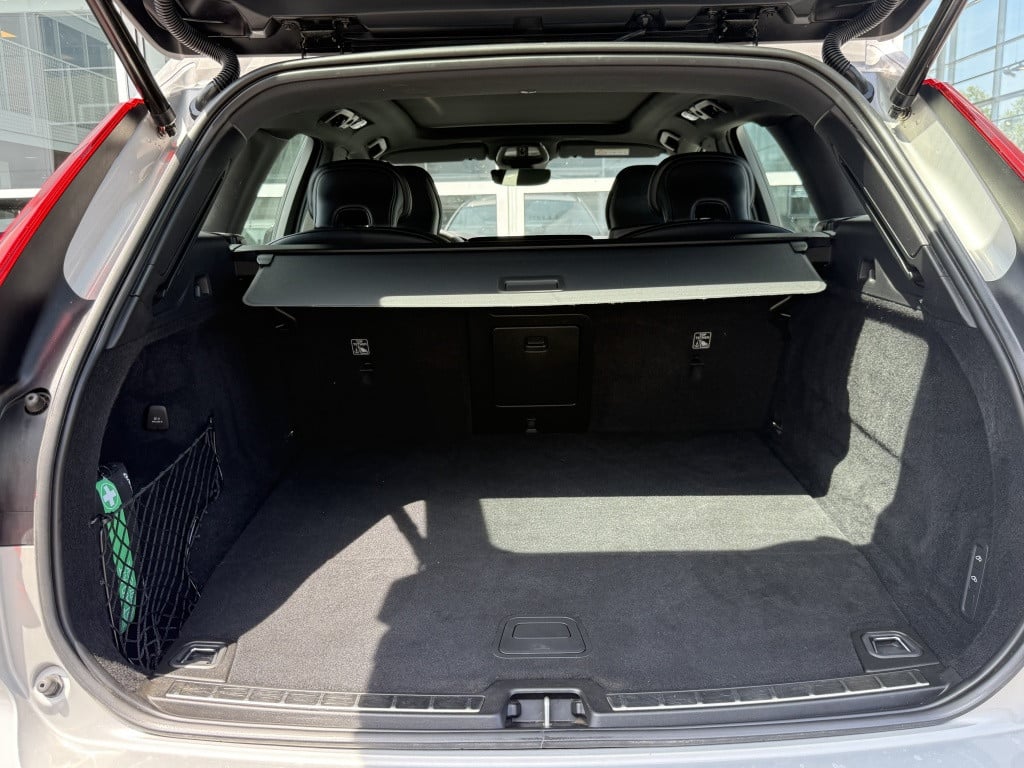 Volvo XC60 t6 340pk recharge r-design| adap.cruise| luchtvering| panodak| 2