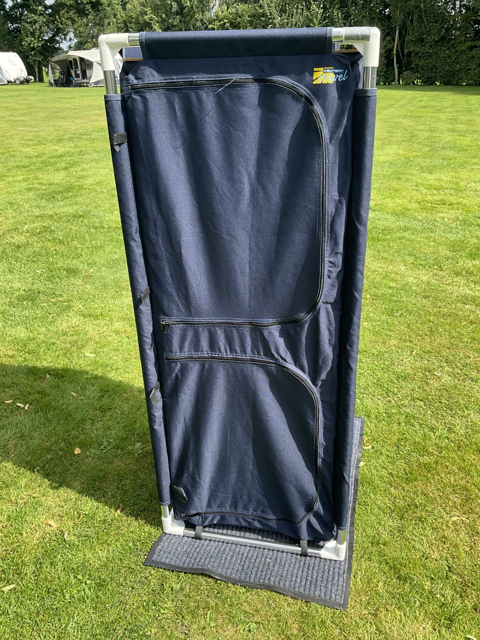Hoge campingkast
