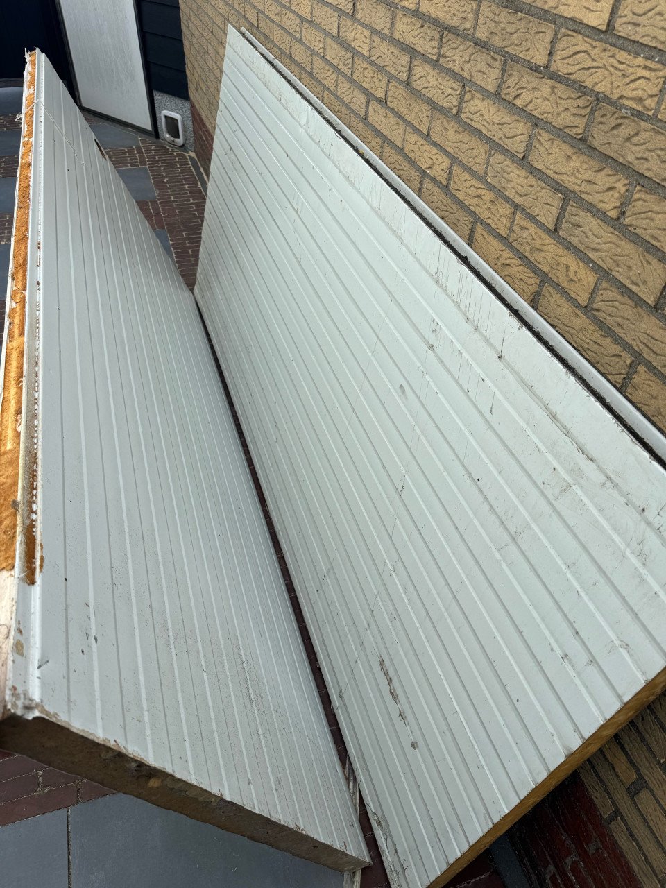 2 Sandwichpanelen 60 mm dik 250cm lang