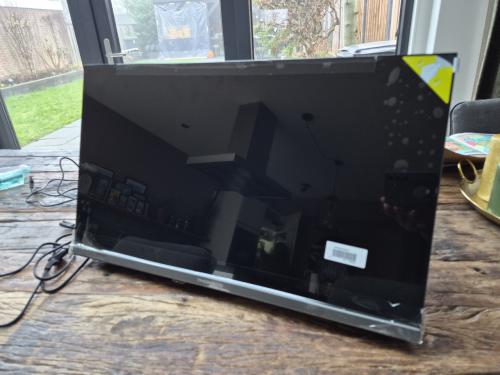 Nieuwe smart tv 24 inch 12V en 230V