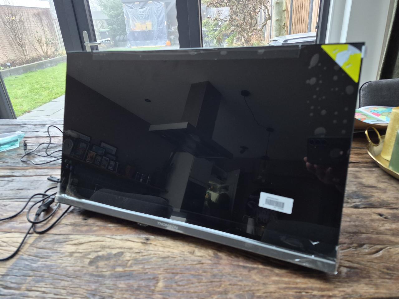 Nieuwe smart tv 24 inch 12V en 230V