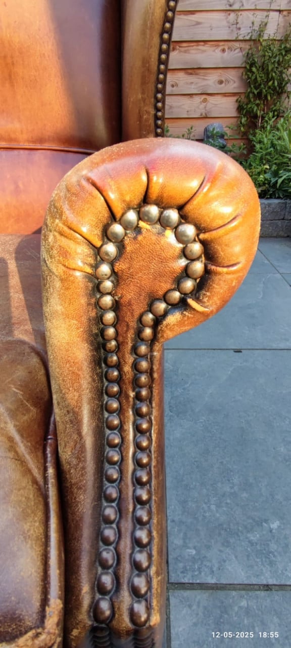 Antieke schapenleren fauteuil