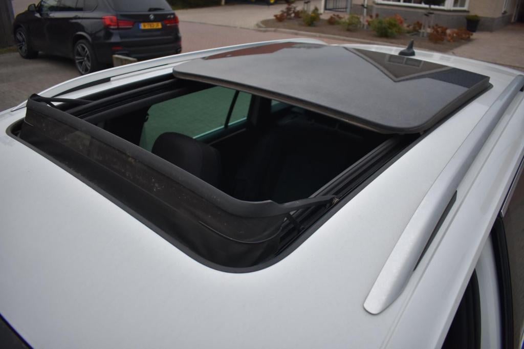 Volkswagen Tiguan 1.5 tsi act r-line | trekhaak | camera | dealer onderhoud