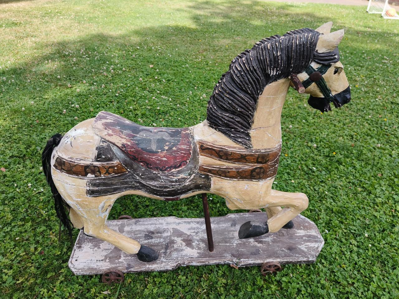 Houten antiek paard