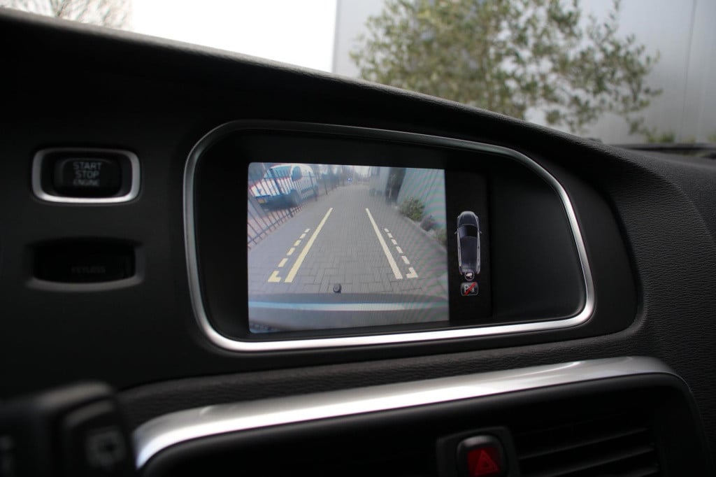 Volvo V40 1.6 t3 momentum -xenon - trekhaak - navi - achteruitrij camera - 