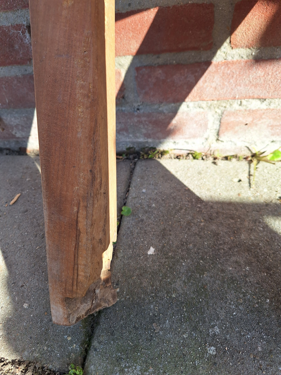 Stevig houten tafeltje