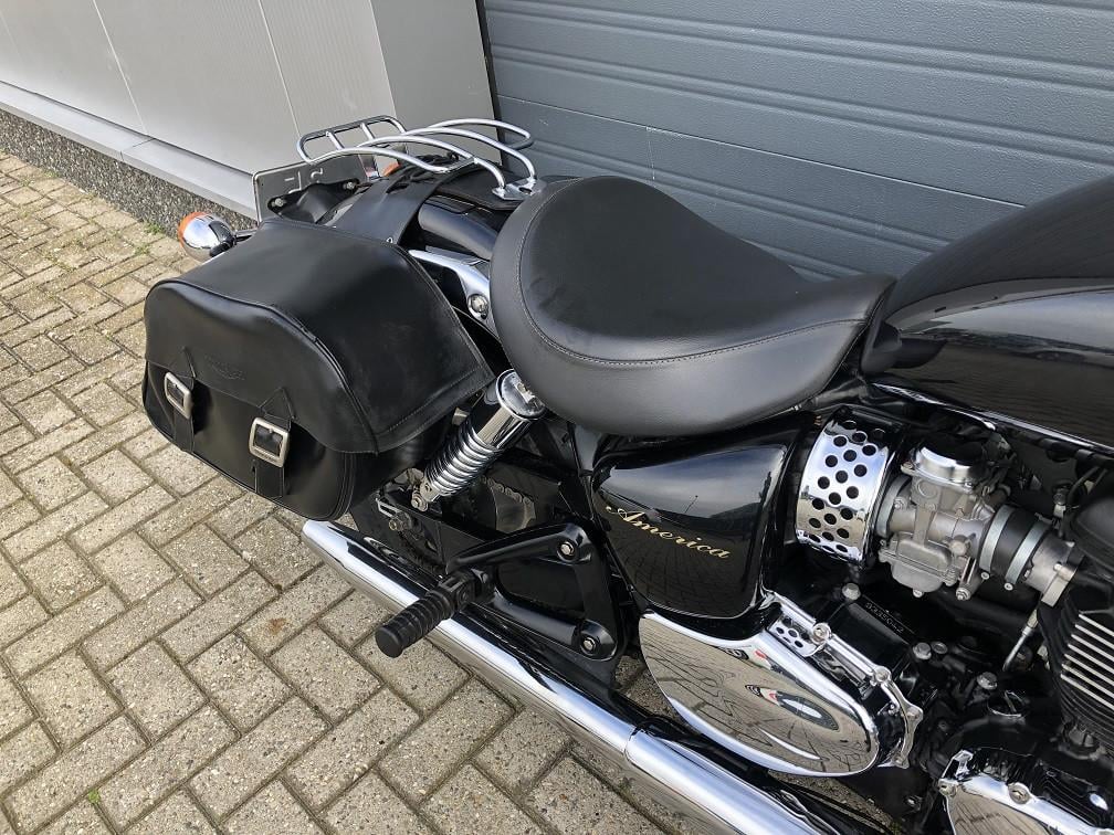 Triumph Bonnenville America uit 2008 met 27 dkm, lederen koffers etc €4250