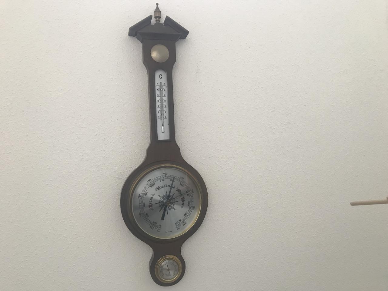 Barometer,vintage,klassiek model