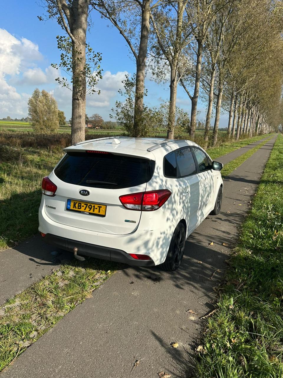 Prachtige & Sportieve Kia Carens (2016) – Nederlands – 7-Persoons Reisauto!
