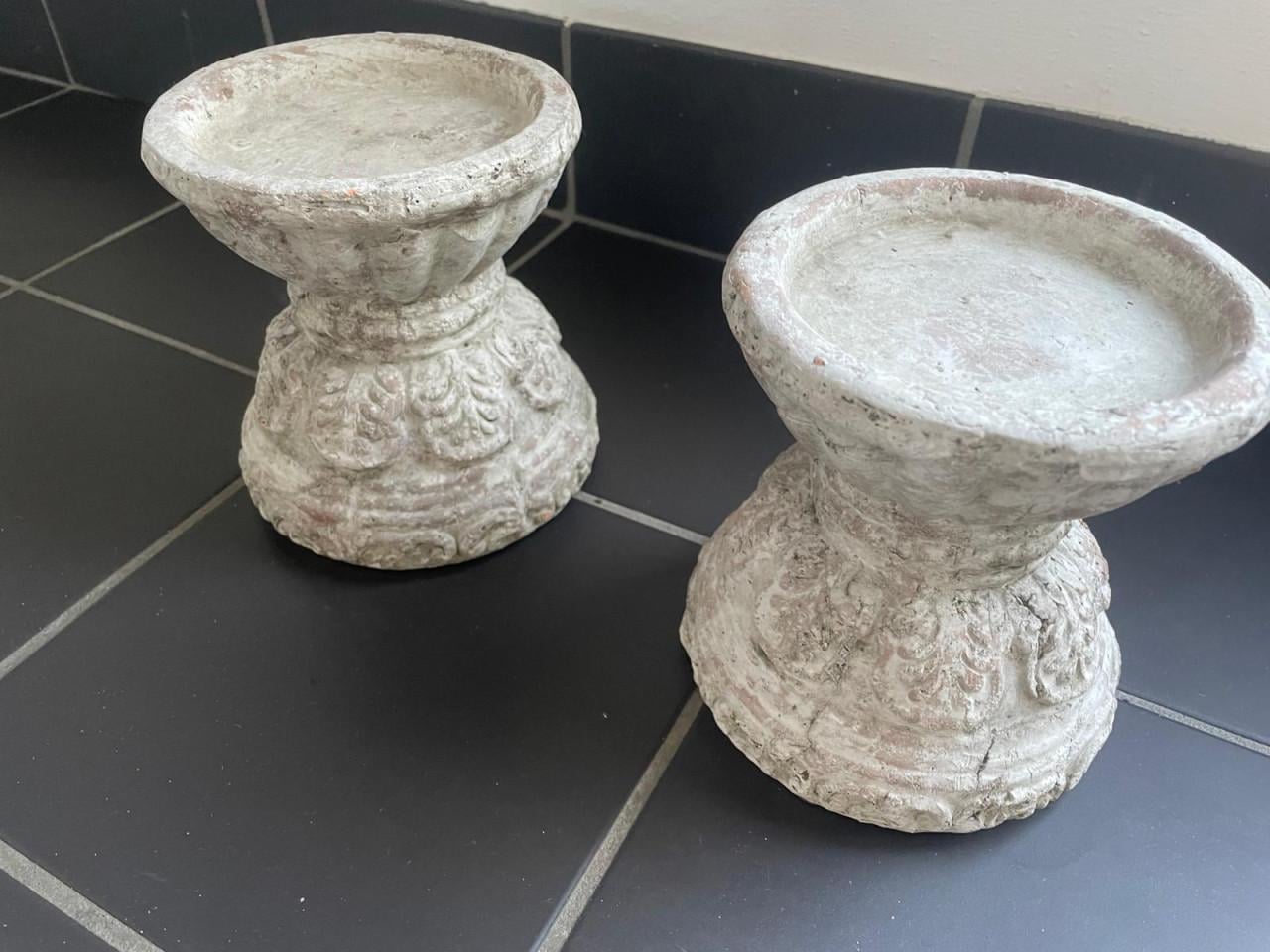 Twee robuuste kandelaars