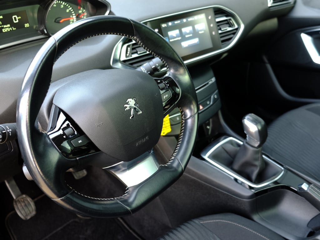 Peugeot 308 1.2 puretech 110pk blue lease | cruise control | airco | naviga