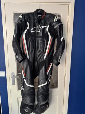 Alpinestars Motegi V2 zwart/Wit  motorpak (1 deel)