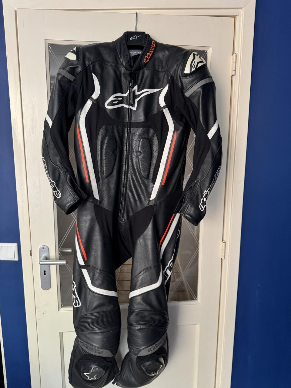 Alpinestars Motegi V2 zwart/Wit  motorpak (1 deel)
