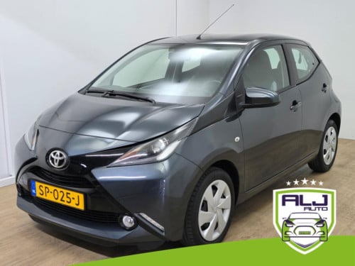 Toyota Aygo 1.0 vvt-i x-nav | parkeercamera | navi | cruisecontrol | blueto