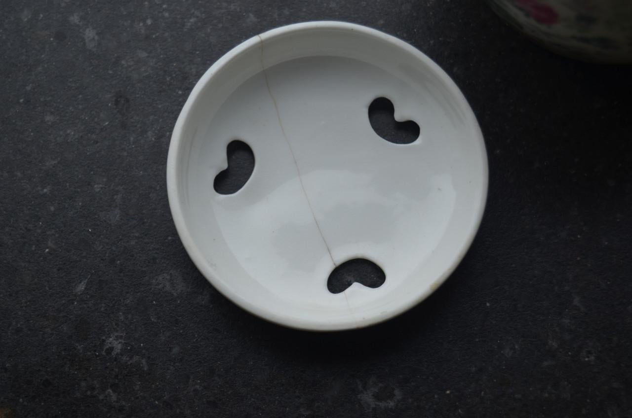 Roy Kirkham Staff. bone China potpourri potje
