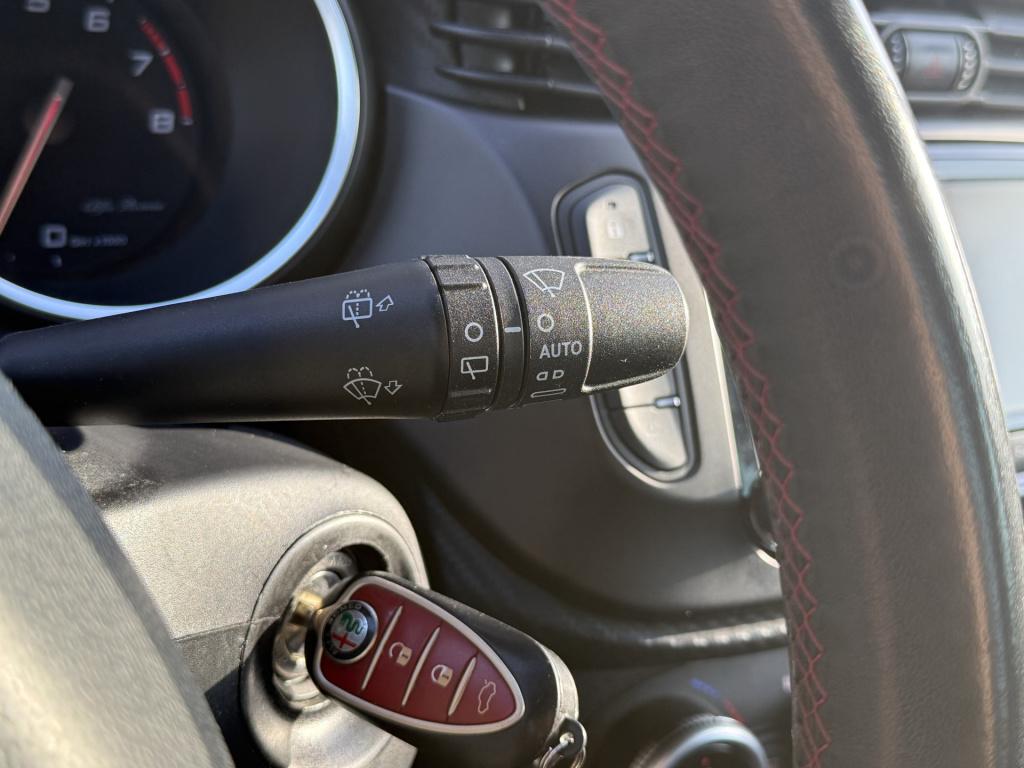 Alfa Romeo Giulietta 1.4 turbo multiair super | nl-auto | pano | leder | na