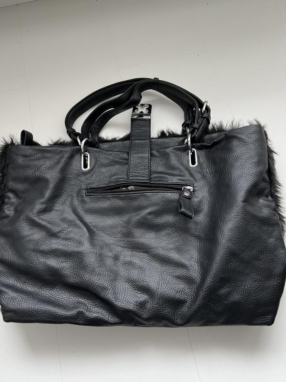 Handtas nepbont zwart € 15,00