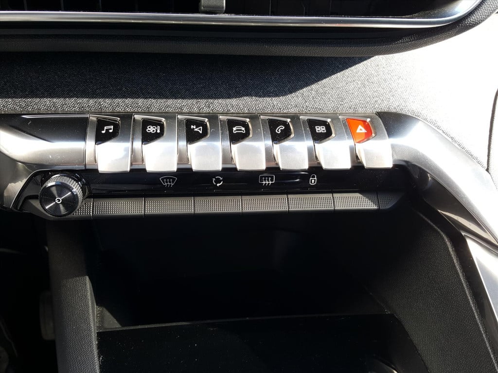 Peugeot 3008 1.2pt 130pk allure trekhaak | navi | apple carplay & android a