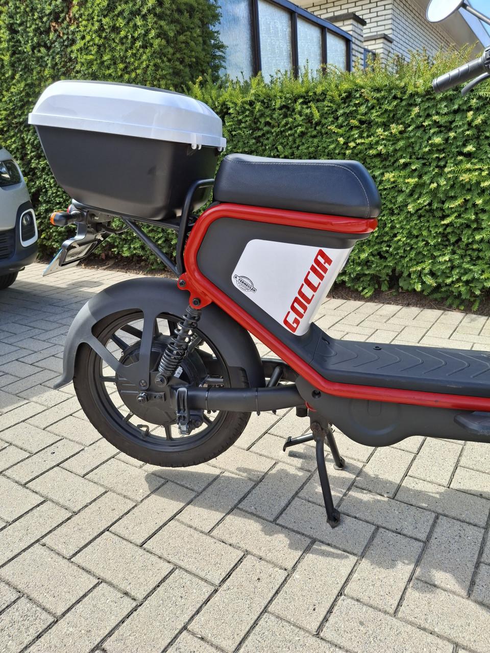 Snorfiets elektrische scooter. Snelheid 32km/uur.