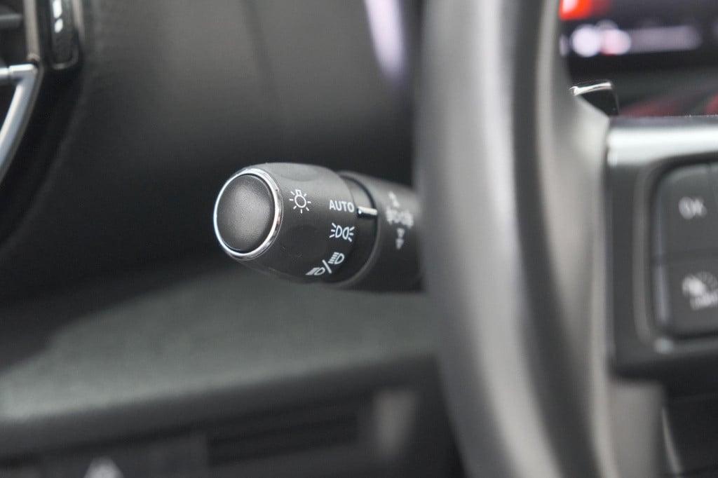 Citroen C4 puretech 131 eat6 shine | camera | head-up display | navigatie |