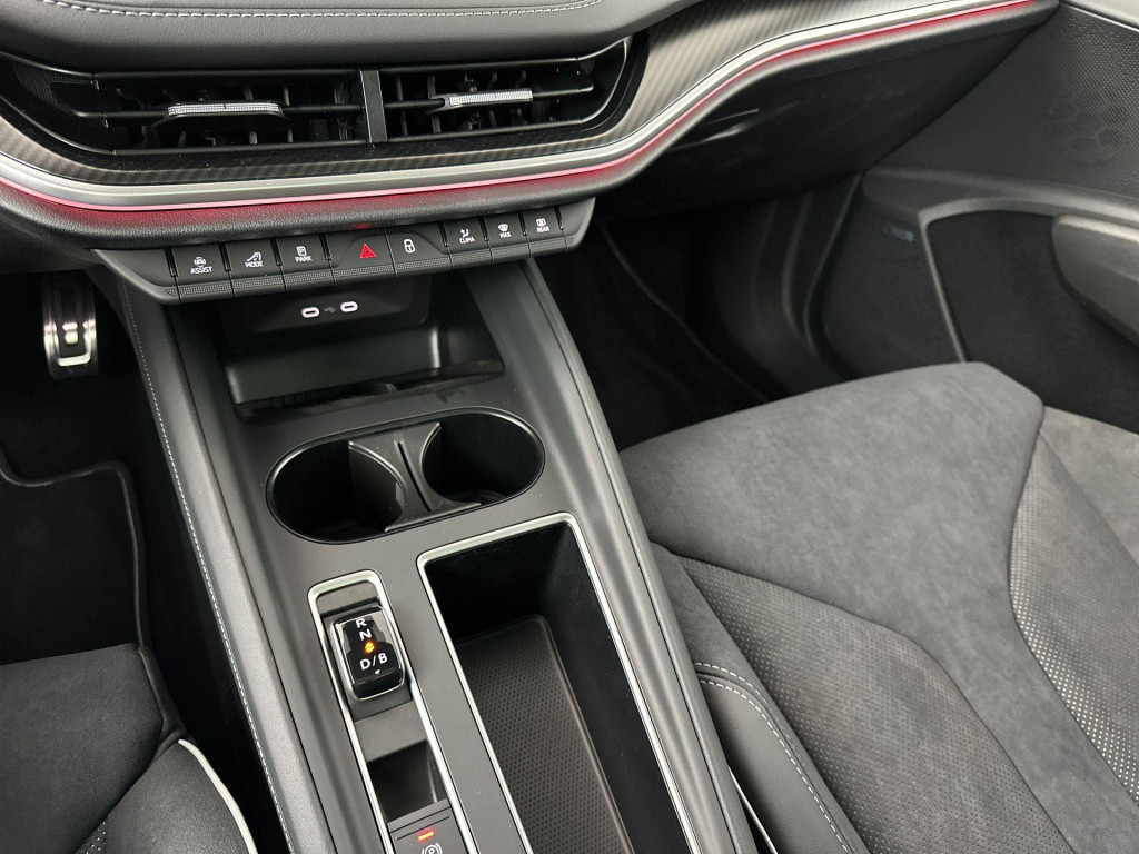 Skoda Enyaq Iv sportline elektromotor 210 kw / 286 pk suv elektri