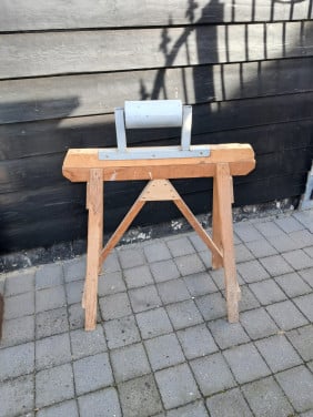 Schraag met rol.