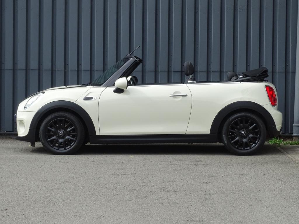 Mini Cooper Cabrio mini 1.5 pepper serious business