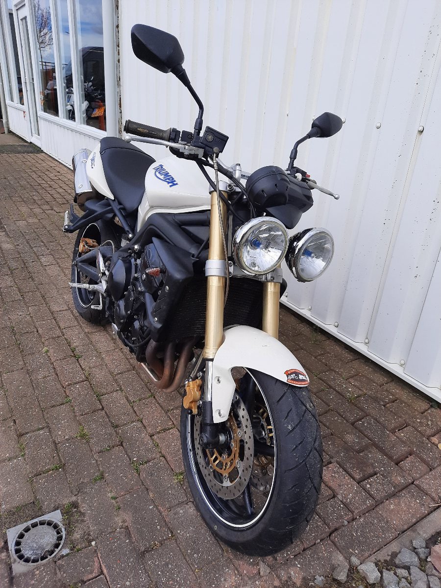 Triumph Street Triple 675 uit 2010