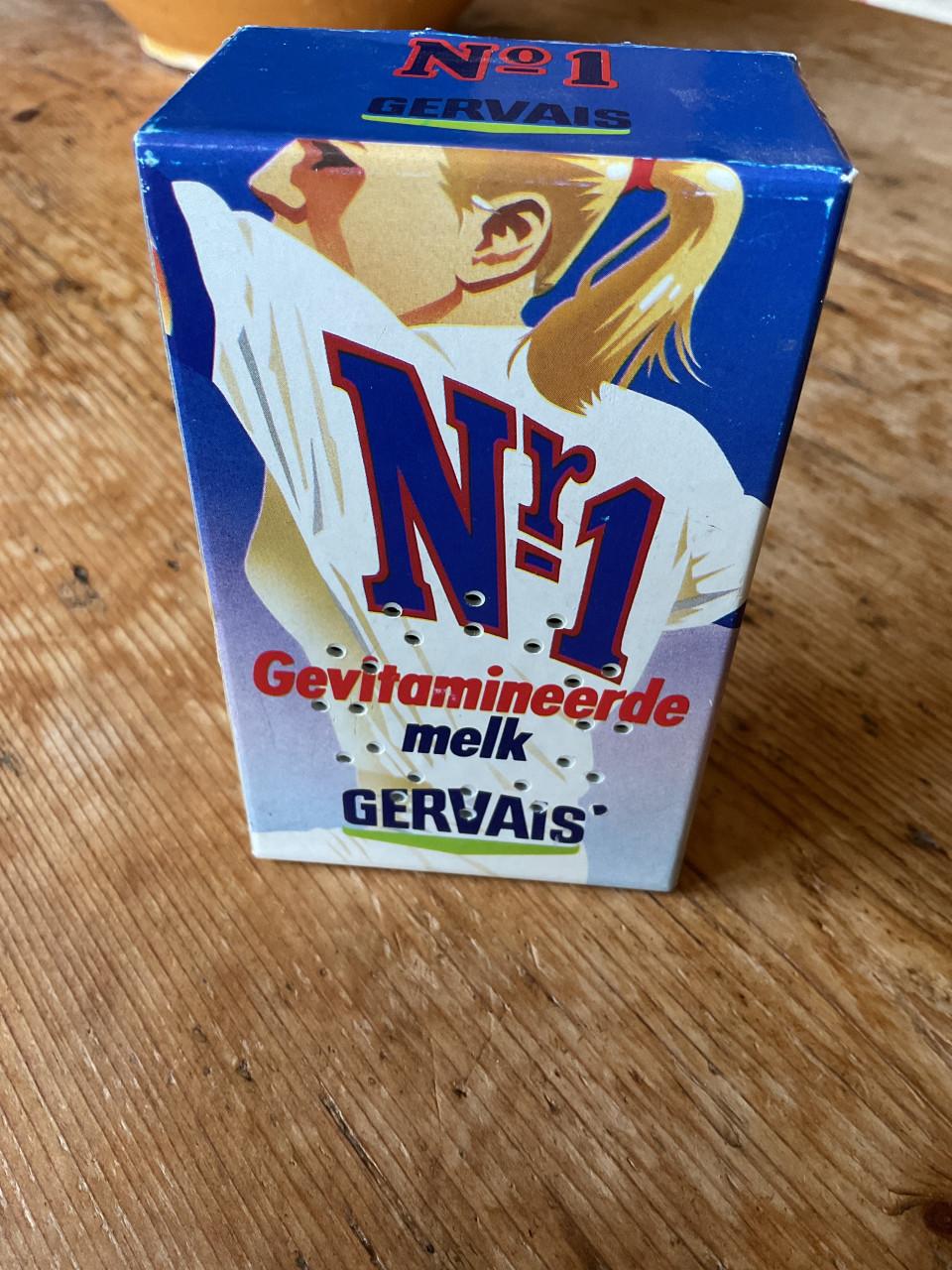 Vintage radio ( Gervais melkpakje )