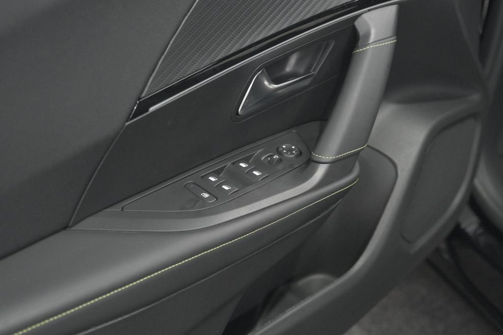 Peugeot 2008 puretech 130 eat8 gt | 360 camera | adaptieve cruise control |