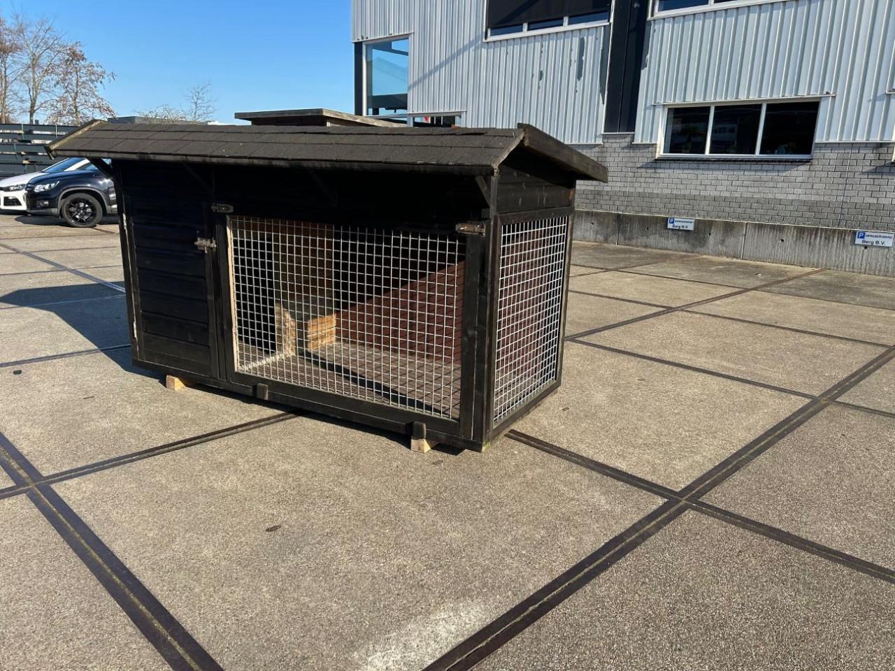 Prachtig groot hondenhok