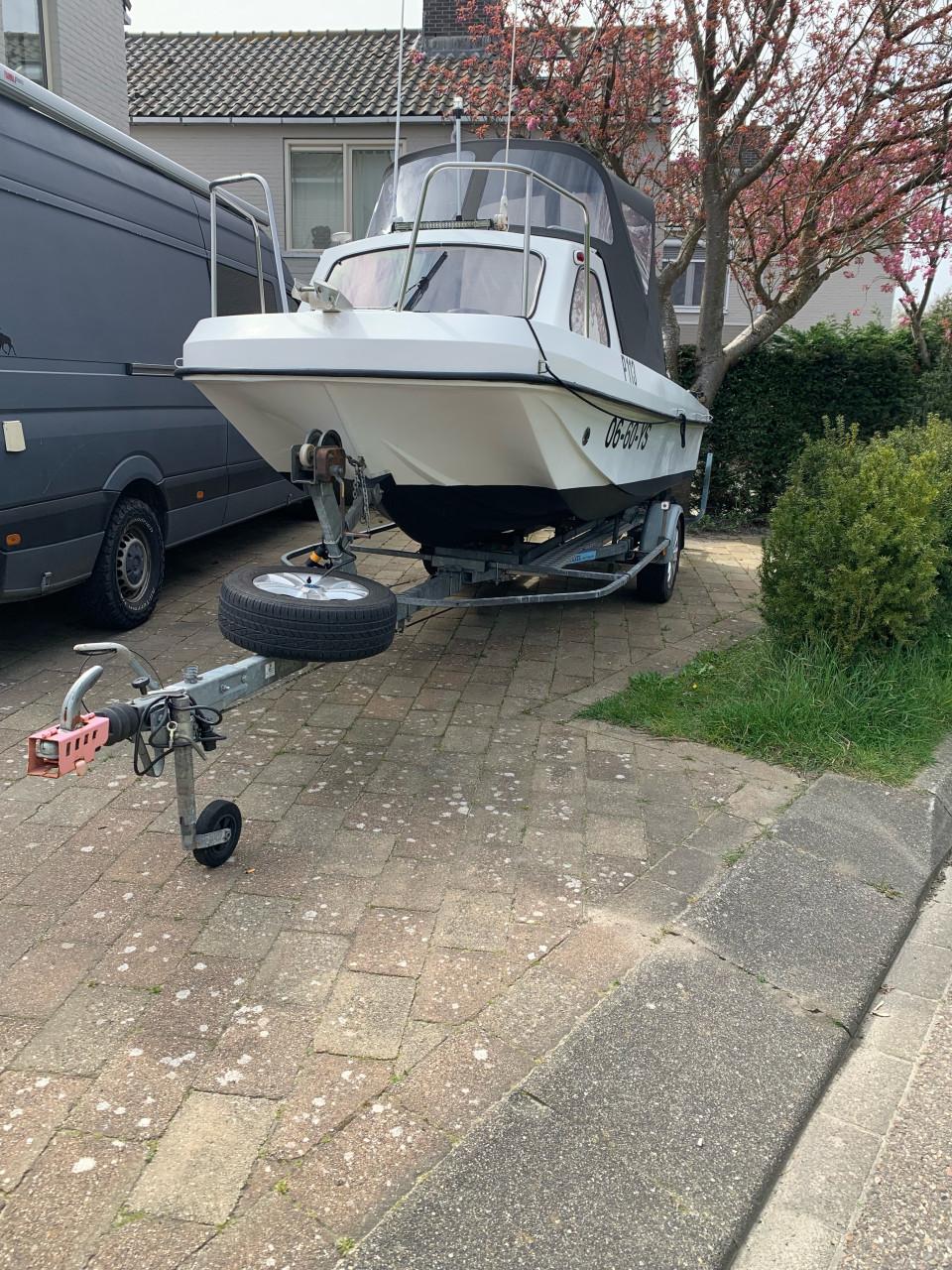 Pilot 520 Sea Fishing Boat Complete