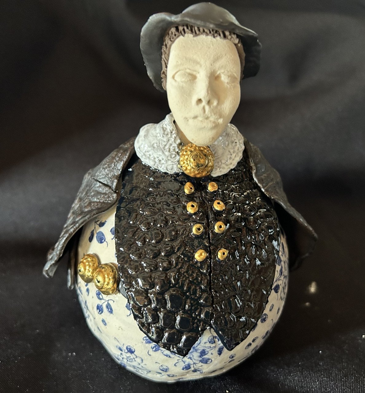 Zeeuwse Klederdracht in keramiek van Axel, Middelburg, Terneuzen