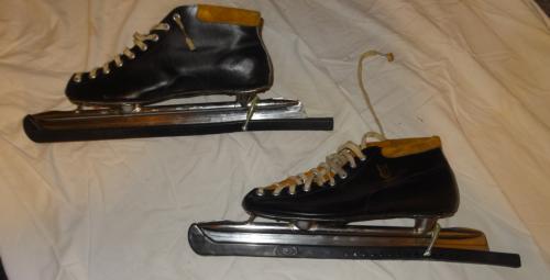 Mooie noren. goed onderhouden. maat 43. leer!!