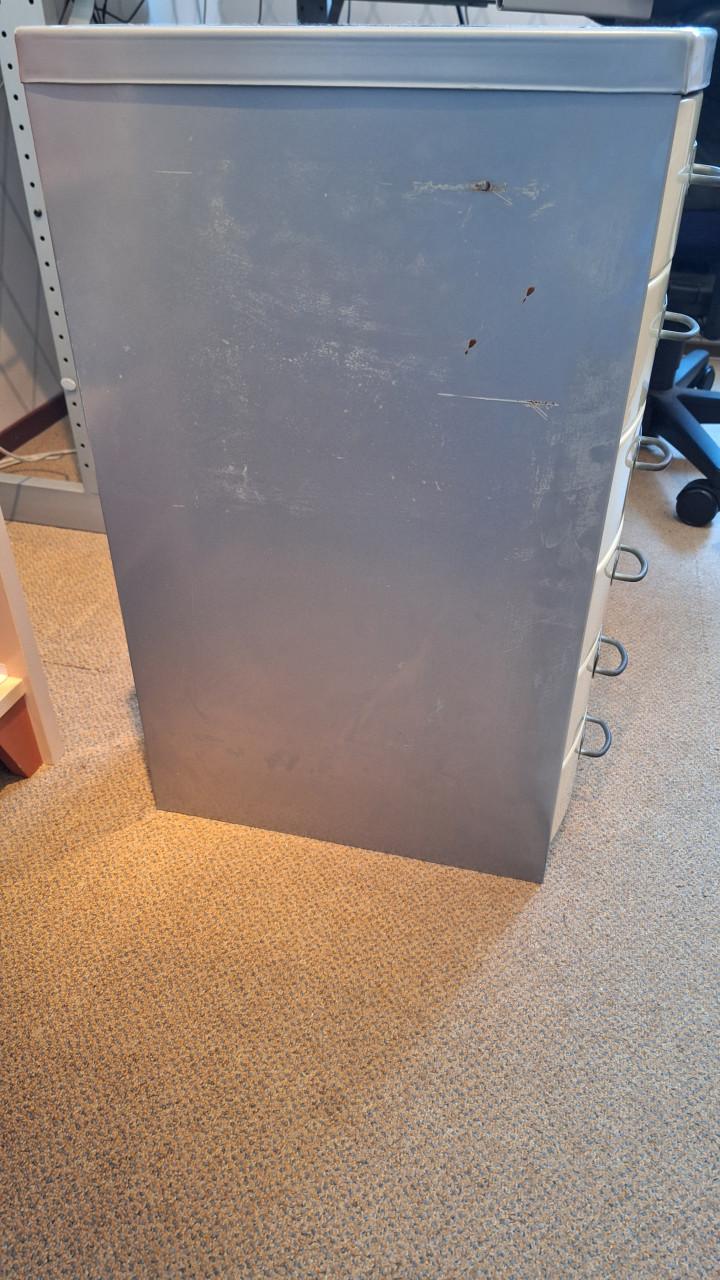 Stalen ladenkastje met 6 laden grijs/geel