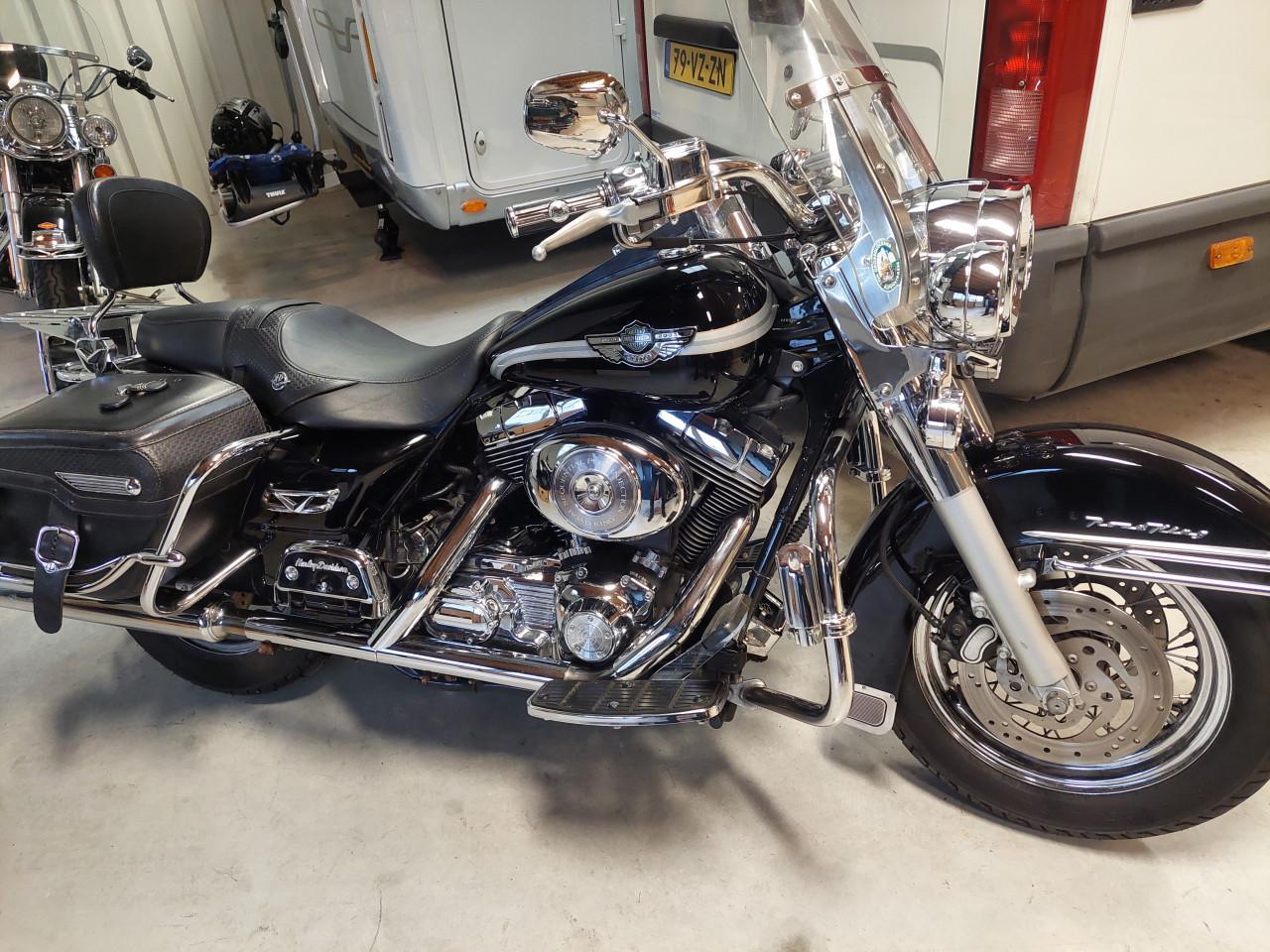 HARLEY-DAVIDSON 1450  ROUD KING CLASSIC `03 LIMITED -EDITION.  KOOPJE