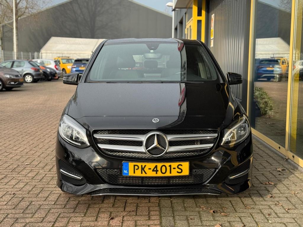 Mercedes-Benz B-Klasse 180 activity edition | leer | automaat |