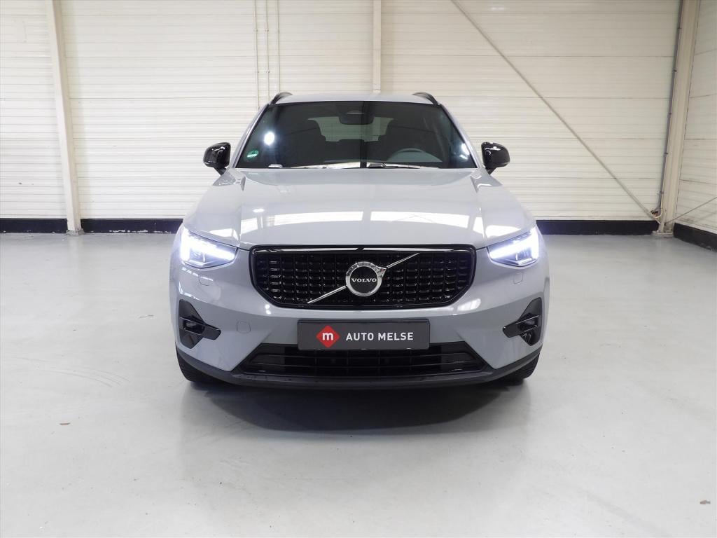 Volvo XC40 b3 163pk mild hybrid aut plus dark