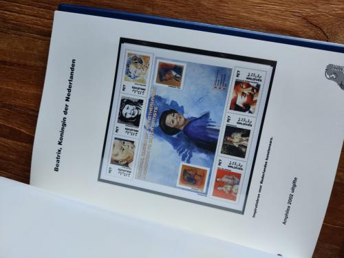 Mooi album vol met speciale blokken en zegels (wereld)